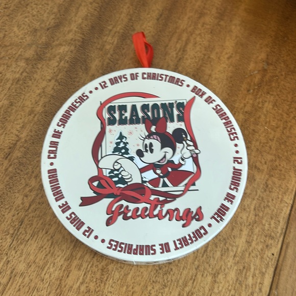 2022 Disney Parks 12 Days of Christmas Box of Surprises Jewelry Box Sealed - Picture 1 of 8